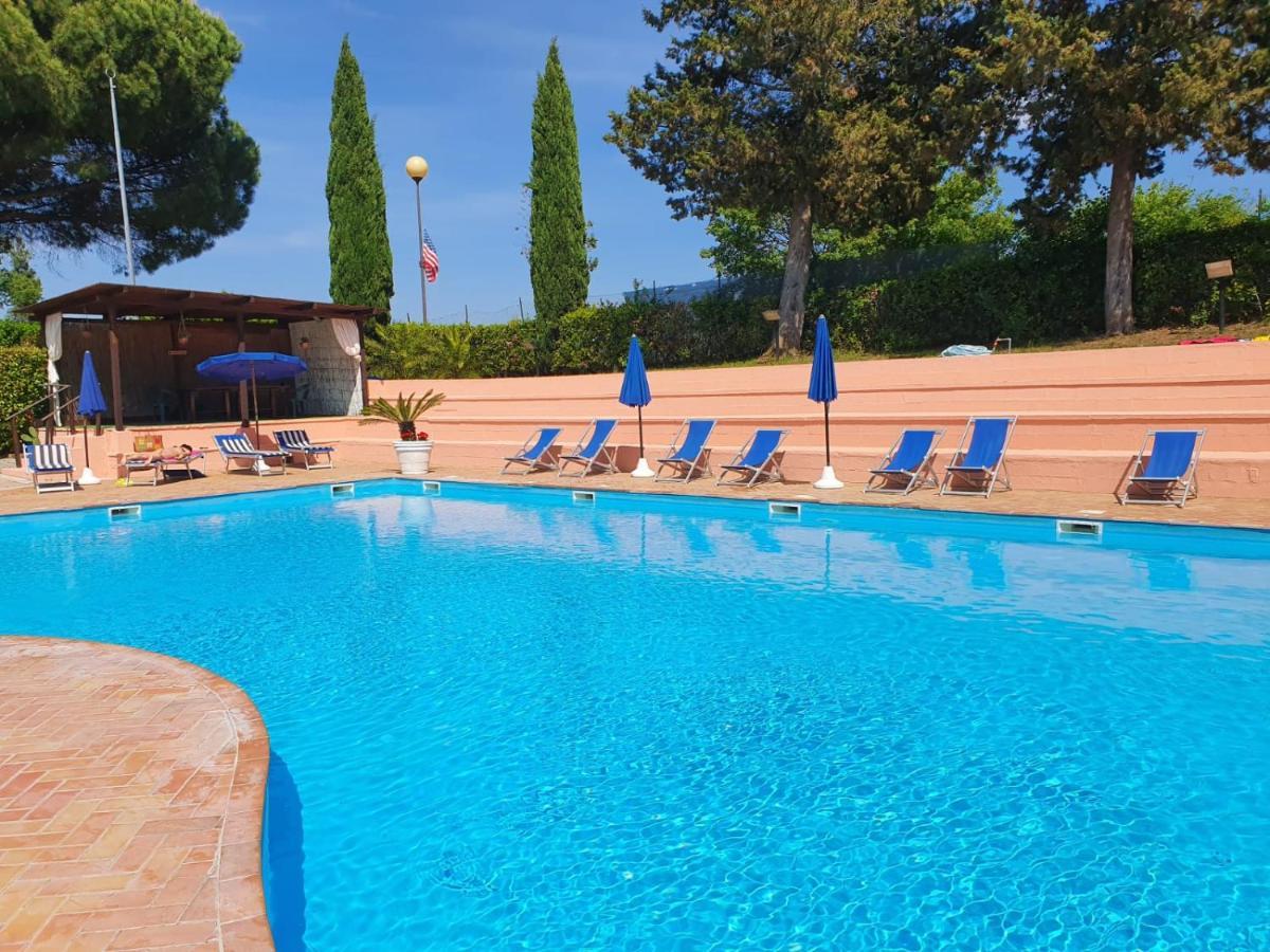 Toscana Holiday Village มนโตโปลิอินวัลดาร์โน ภายนอก รูปภาพ